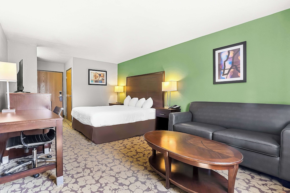 Suite, 1 King Bed, Non Smoking, Hot Tub - Photo 3