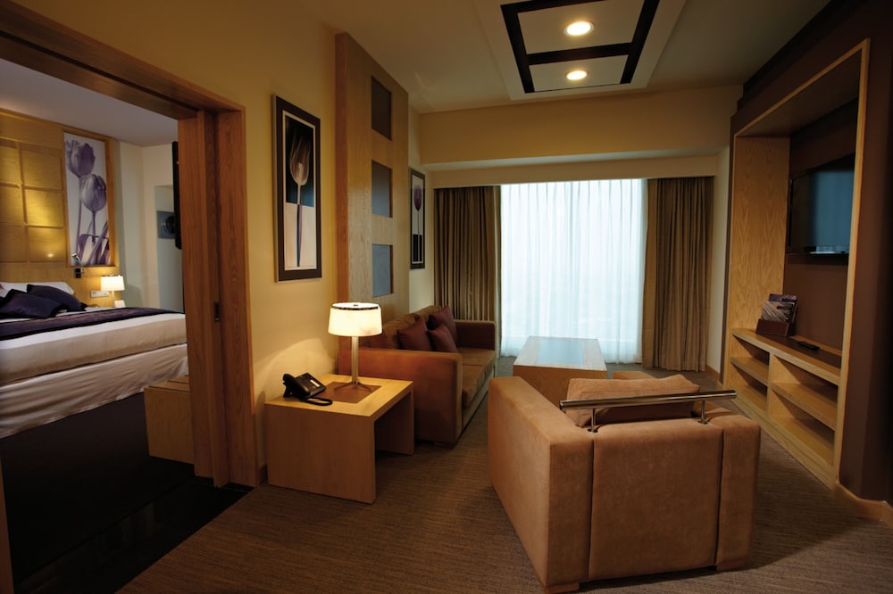 Senior Suite, 1 King Bed (MX Crown Level Access)