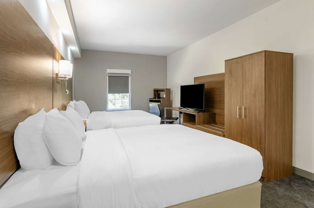 Standard Room, 2 Queen Beds, Non Smoking - Photo 1