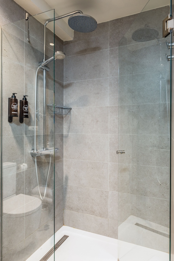 Double Room - Photo 7