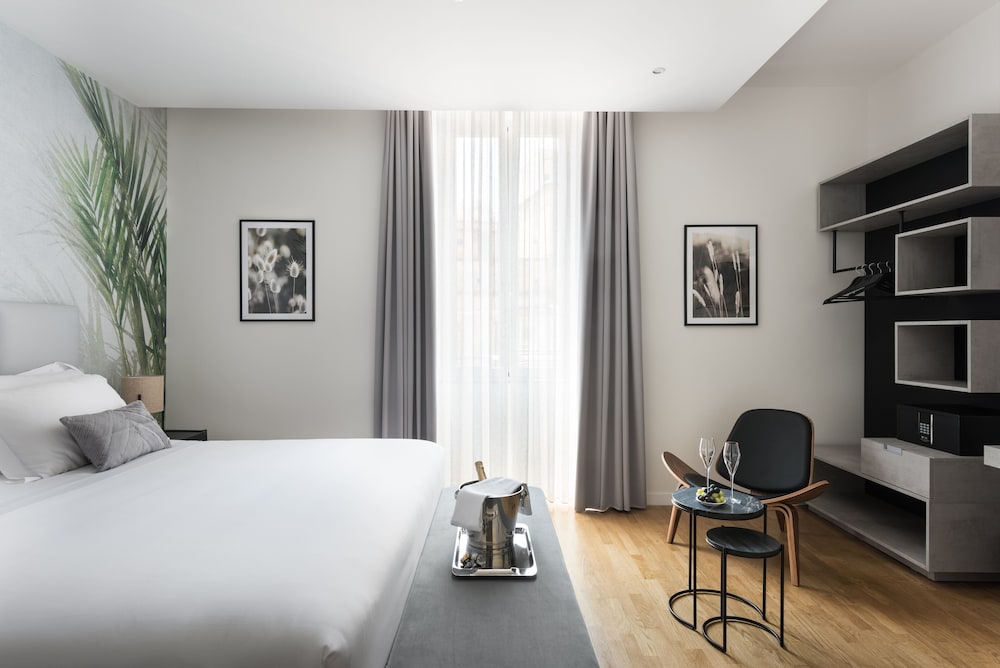 Deluxe Suite photo 1