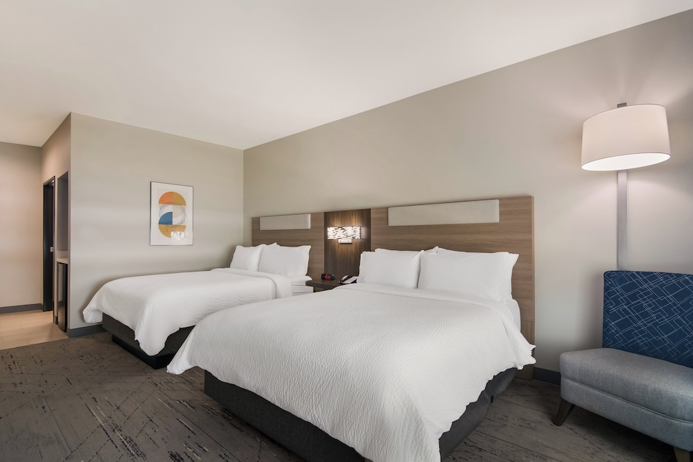 Standard Room, 2 Queen Beds (Walk In Shower) - Photo 4
