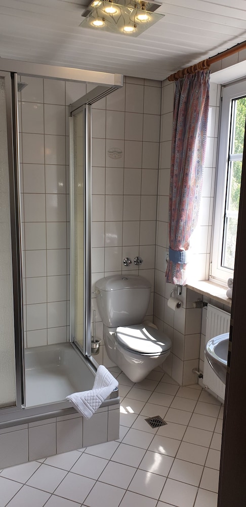 Apartment, Private Bathroom - Photo 2