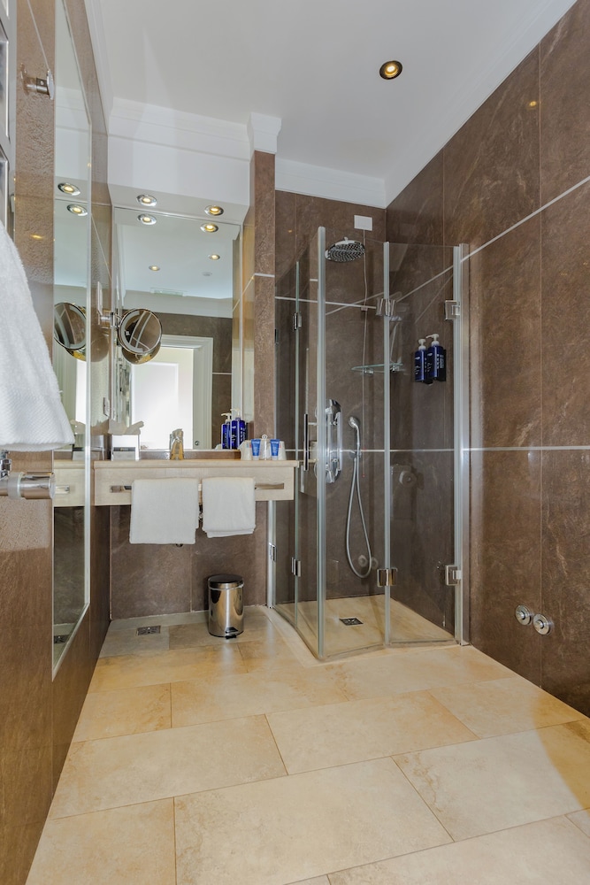 Superior Double or Twin Room thumbnail 5