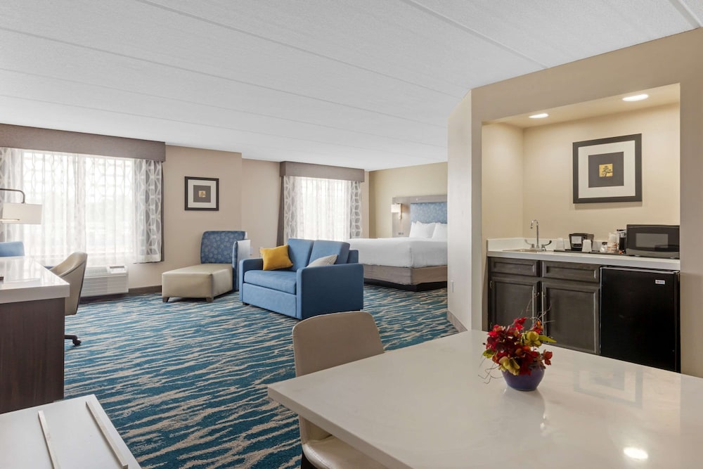 Junior Suite, 1 King Bed, Non Smoking - Photo 7