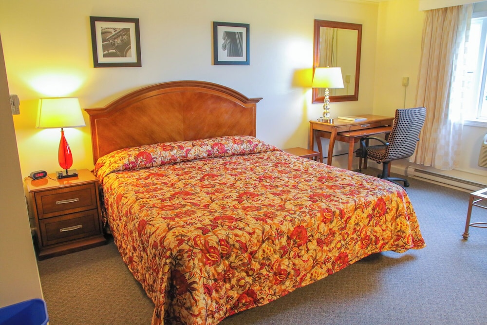 Maine Inn -Select -1 King and sofa bed photo 2