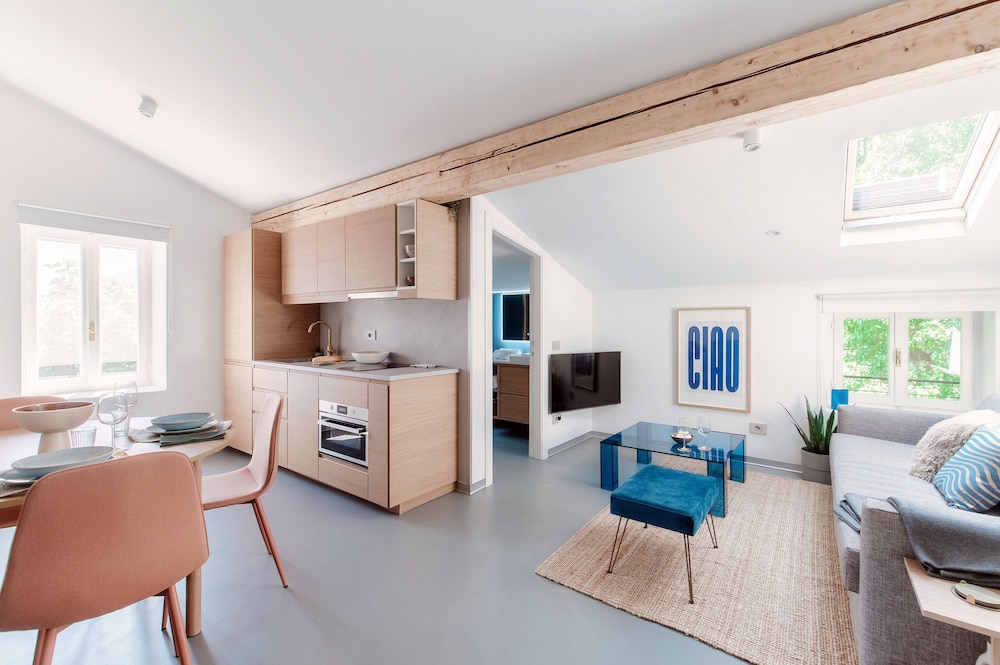 Apartment, Patio, Lake View