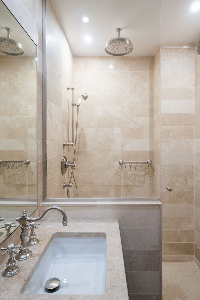 Deluxe Double or Twin Room photo 2