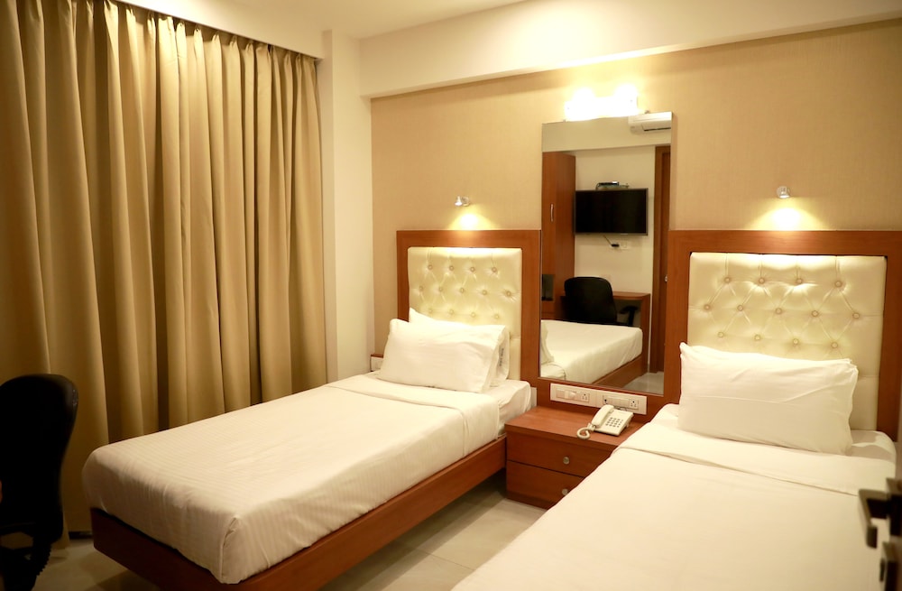 Deluxe Room - Photo 12