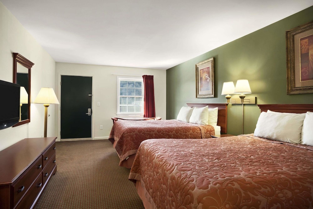 Standard Room, 2 Queen Beds - Photo 2