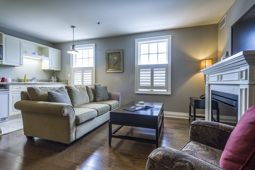 Standard Suite, 1 King Bed