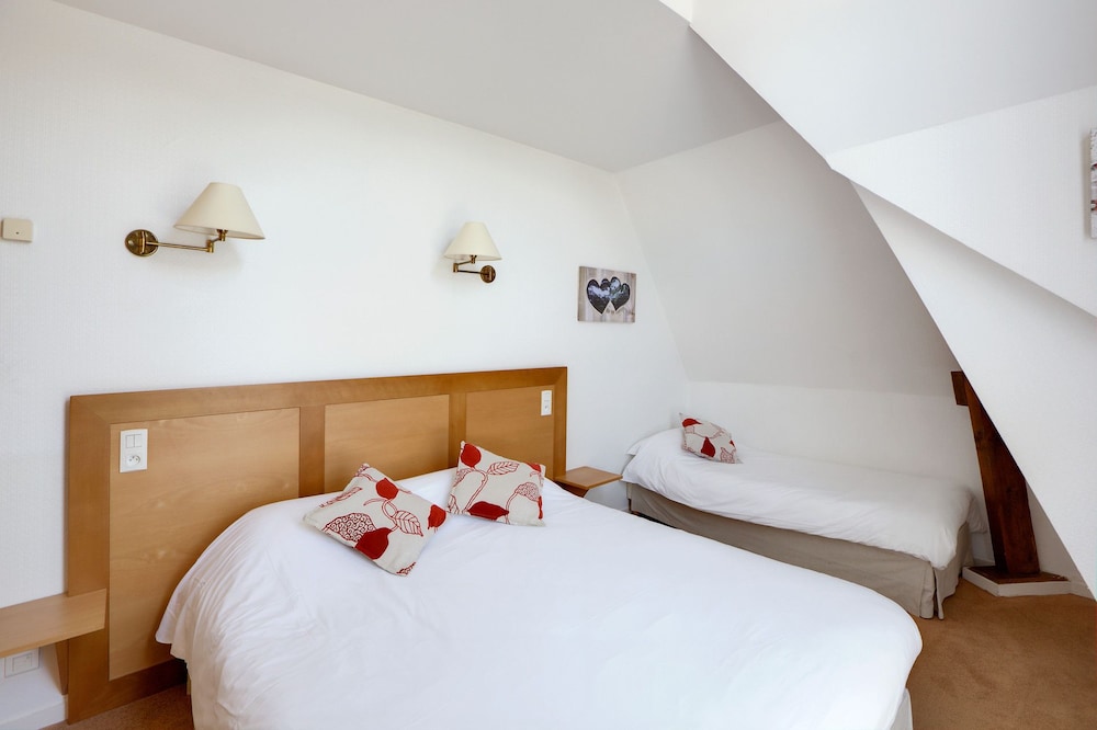 Standard Double or Twin Room photo 3