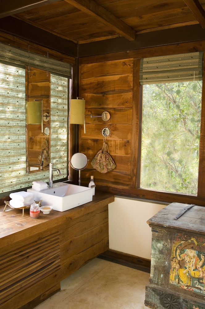 Bungalow (Colonial, with Machaan) photo 3