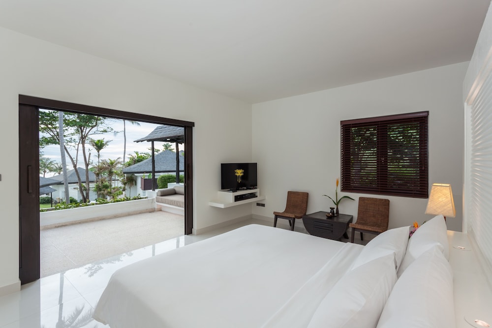 Grand Deluxe Partial Seaview