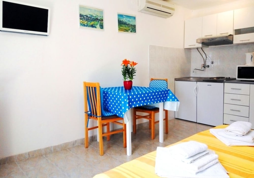 Studio, 1 Queen Bed With Sofa Bed, Patio