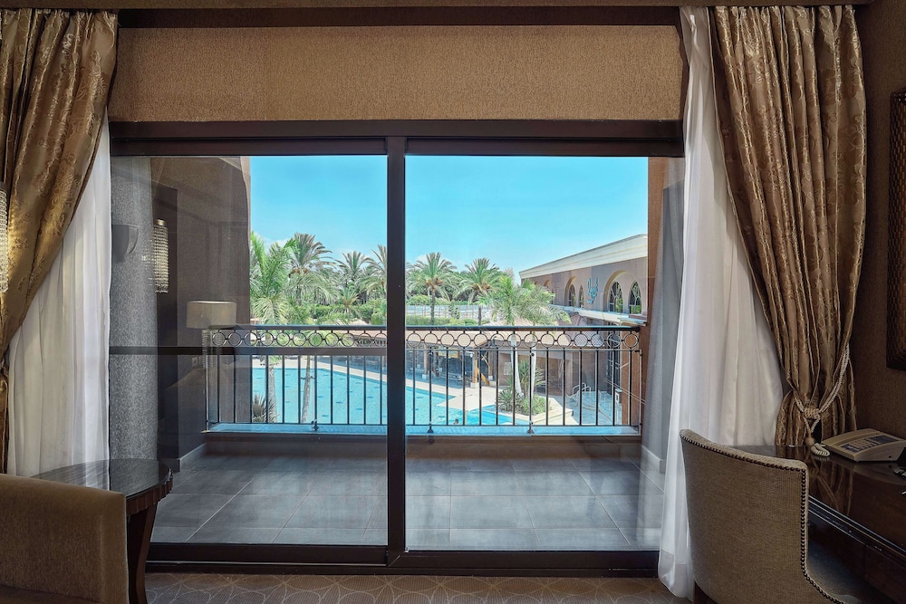 One-Bedroom King Suite thumbnail 6