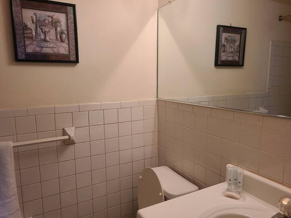 2BR 2B Clean Spacious Great Location, Photo 22