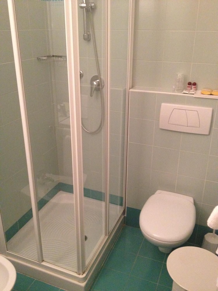 Double Room - Photo 11