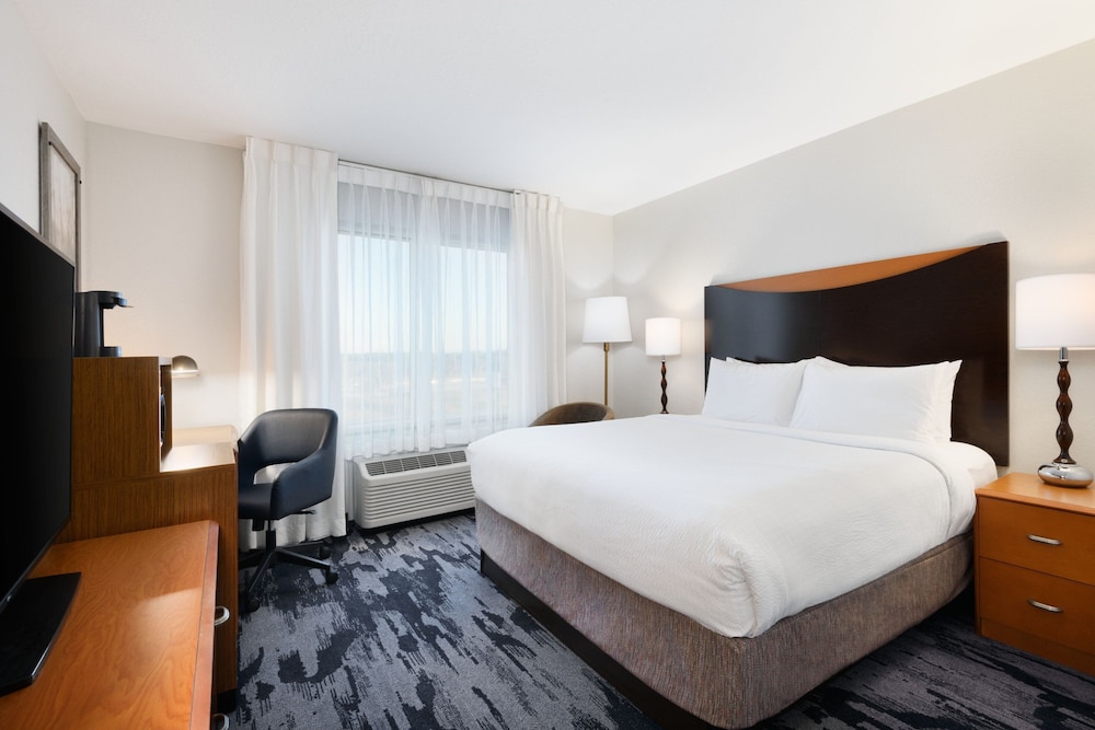 Room, 1 King Bed (Hearing Accessible) - Photo 3