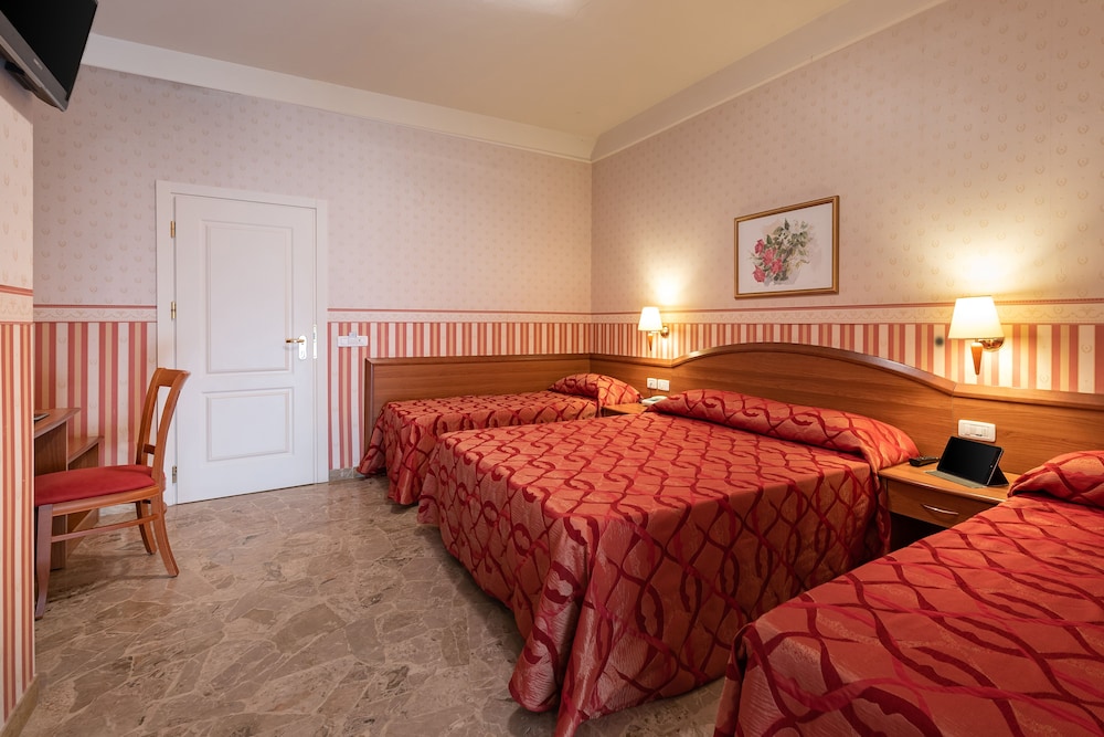 Superior Quadruple Room, Pool View