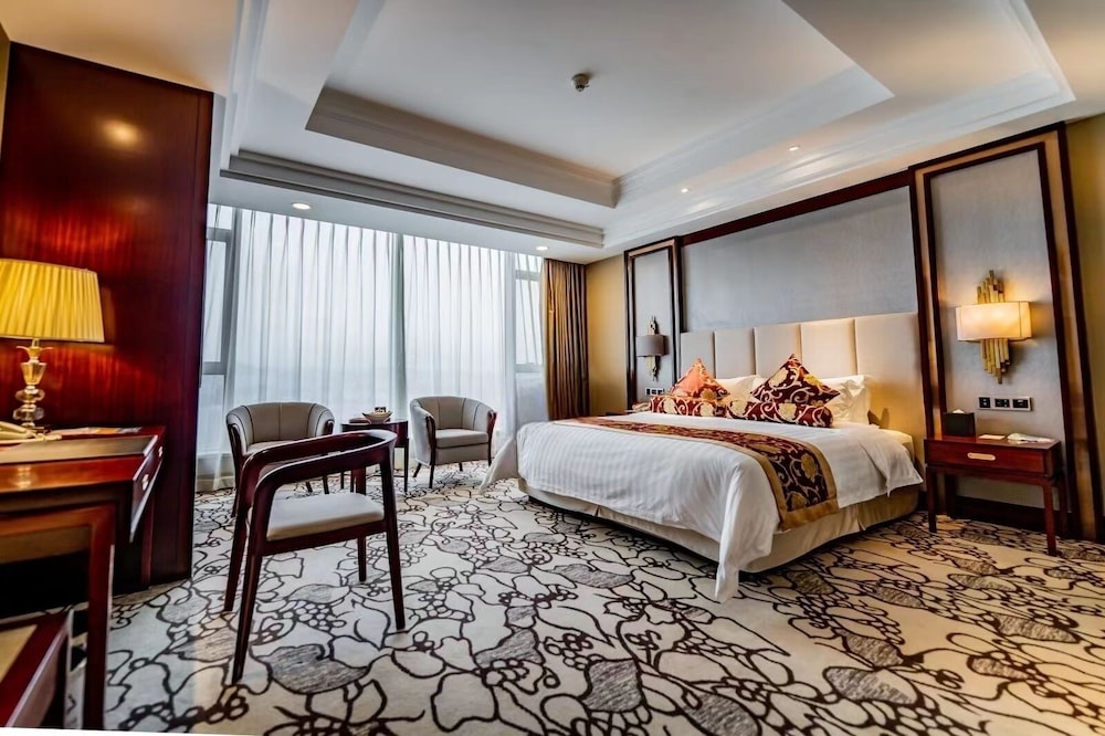 Deluxe Kingbed Room - Photo 4