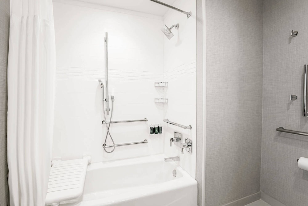 Double Room, 1 Bedroom (Mobility Accessible, Tub) - Photo 5