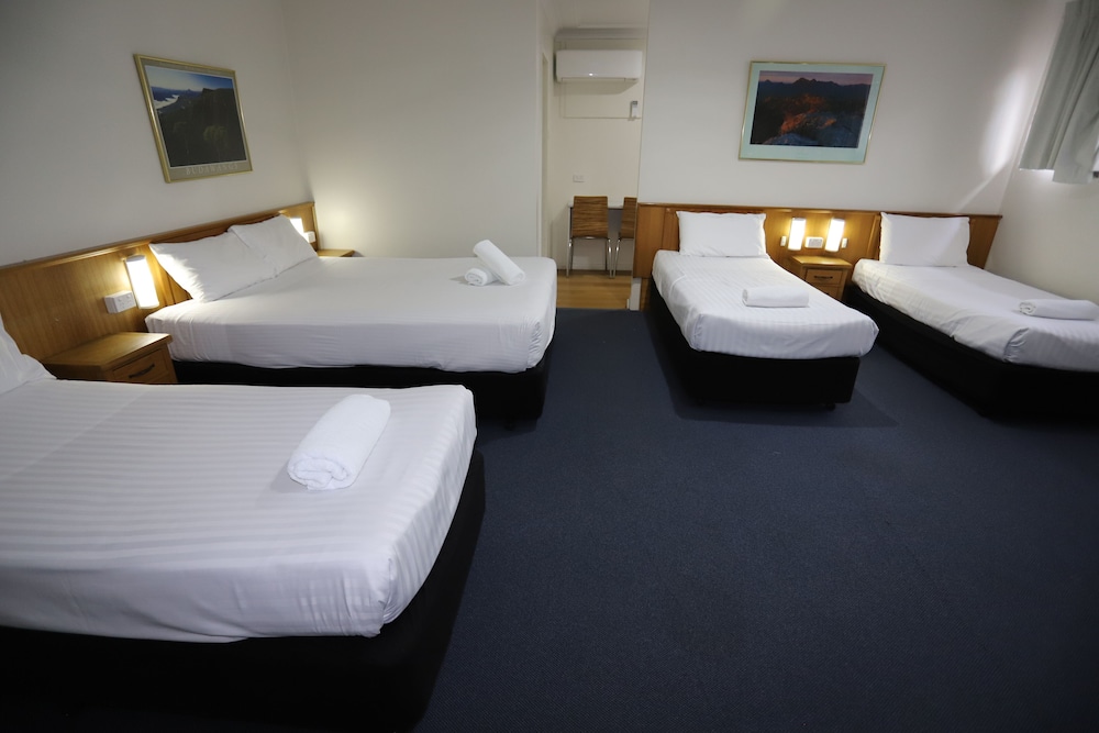 Family Quadruple Room, Multiple Beds (NOT PET FRIENDLY) photo 3
