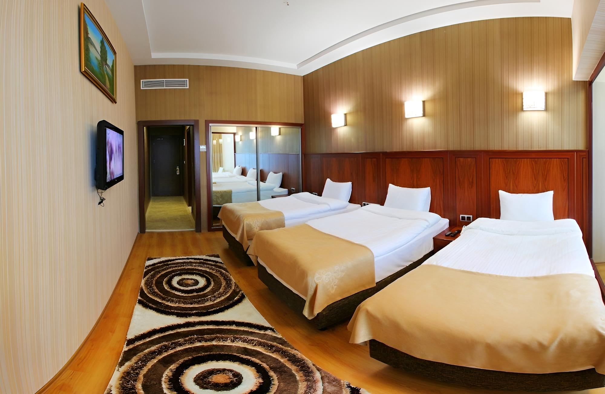 Standard Triple Room photo 2