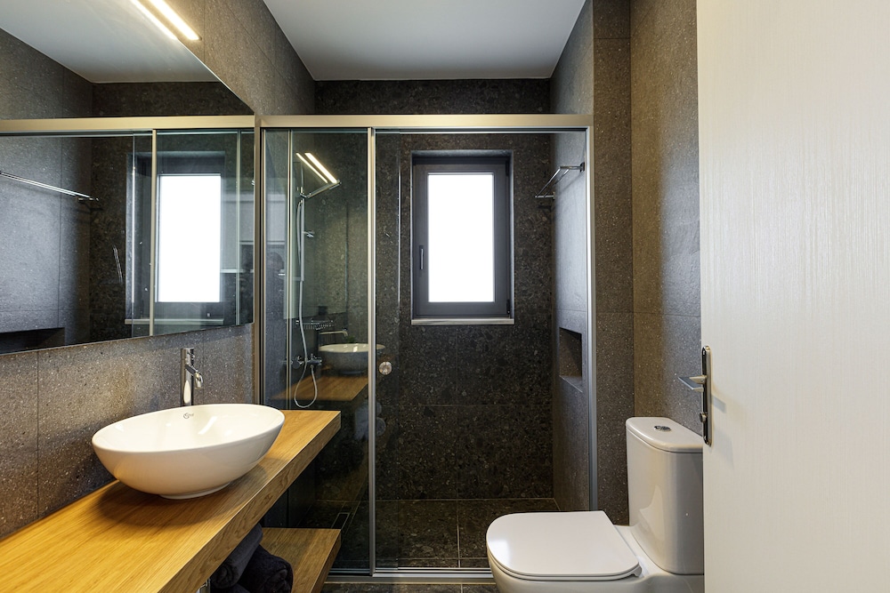 Suite, 1 Bedroom, Partial Sea View