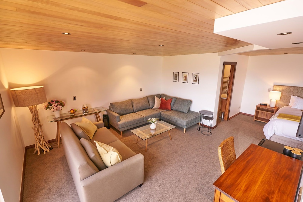 Deluxe Room, 1 Bedroom, Lake View photo 1