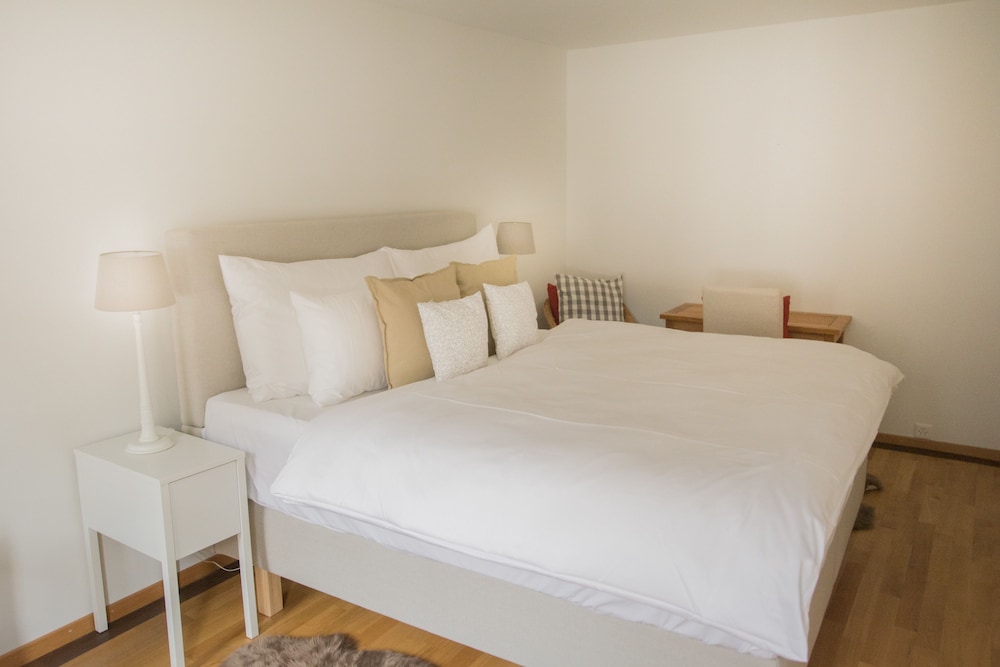 City Apartment, 1 Queen Bed with Sofa bed, City View photo 2