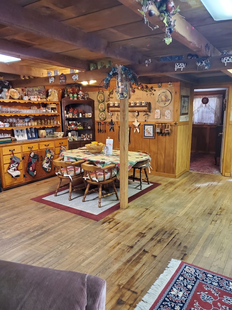 Basic Single Room, 1 Bedroom, Shared Bathroom (The Chicken Coop With Shared Bath) photo 2