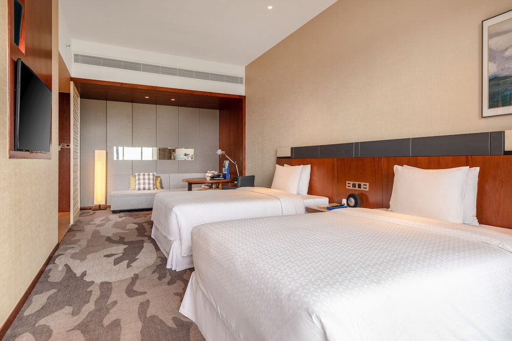 Room, 2 Double Beds, Balcony, Garden View (View) photo 3