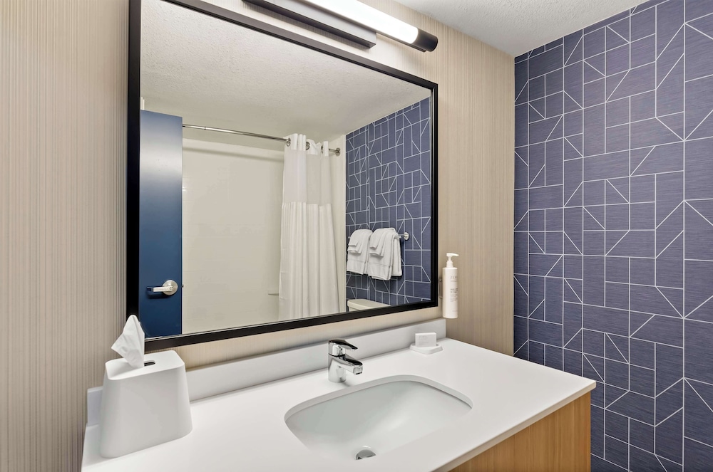 Room, 2 Queen Beds - Photo 3