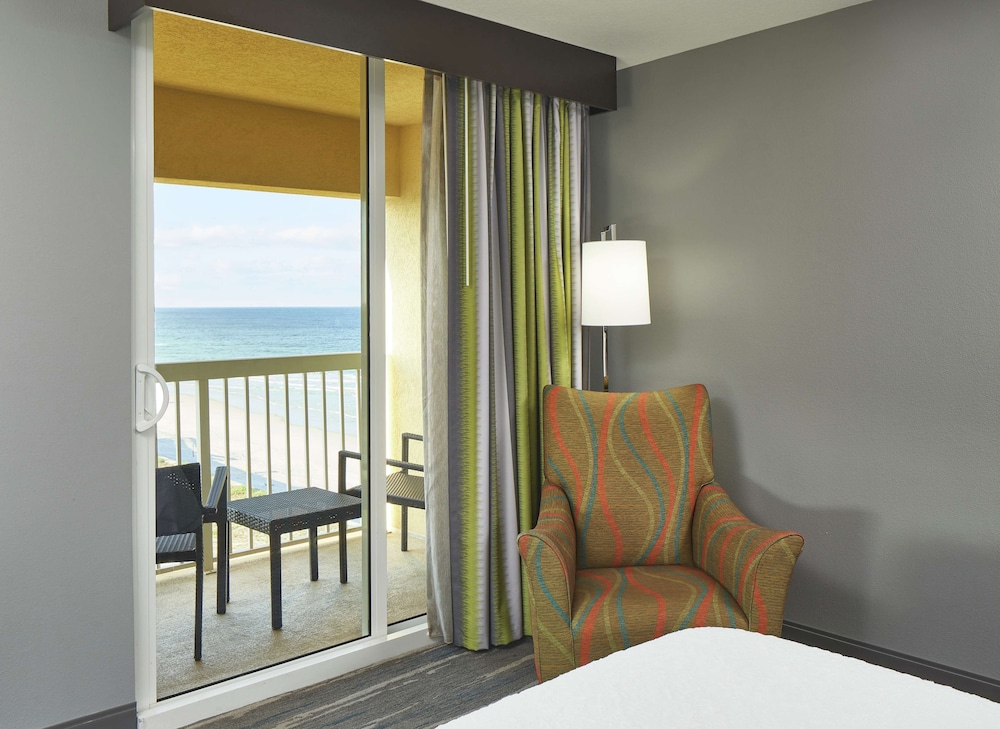 Room, 1 King Bed, Partial Ocean View (Balcony Shower) - Photo 5