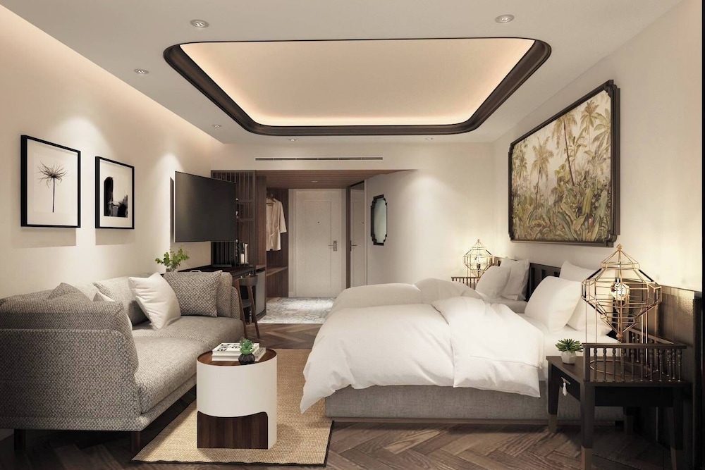 Deluxe Summit Wing Room - Photo 3