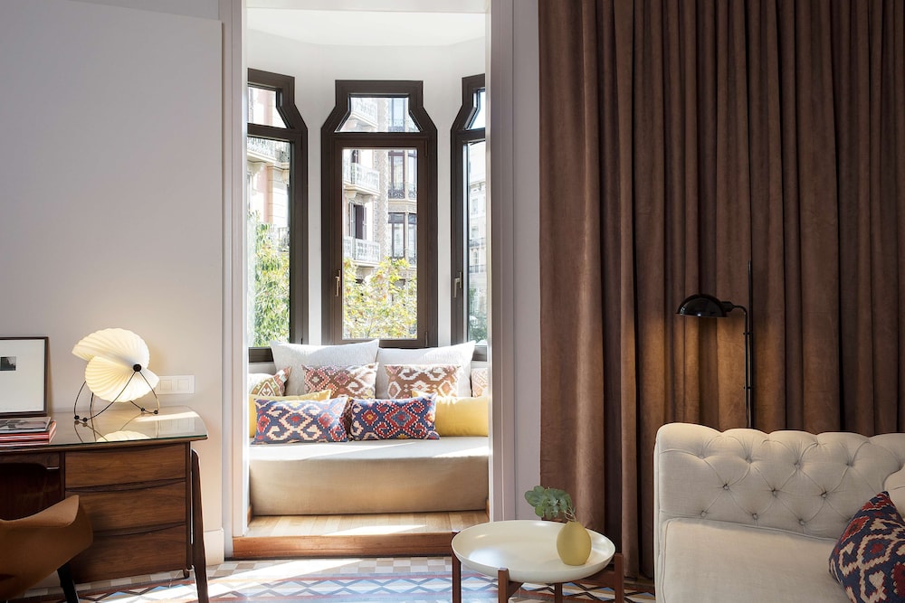 Suite (Dream/Modernist Suite) thumbnail 5