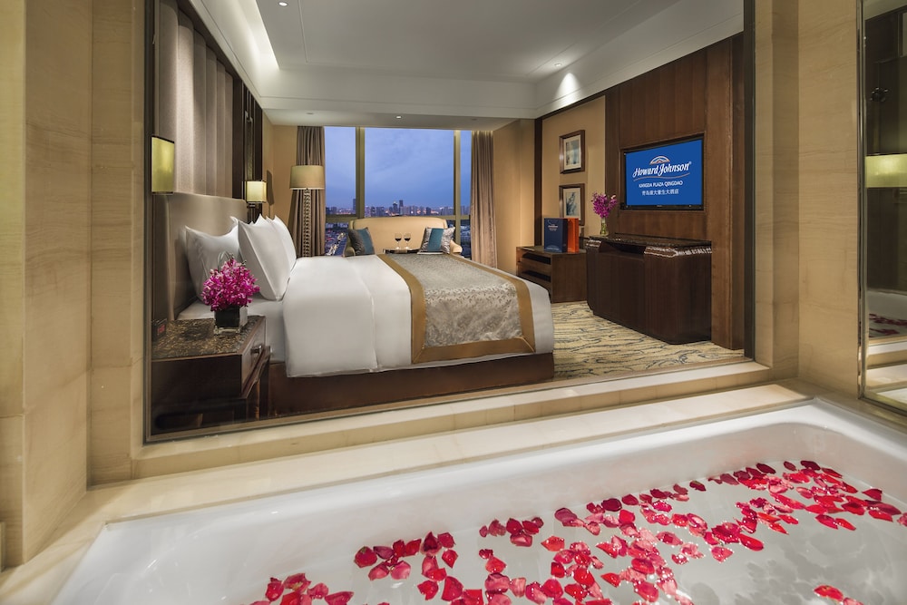 Superior Suite, 1 King Bed, Non Smoking photo 3