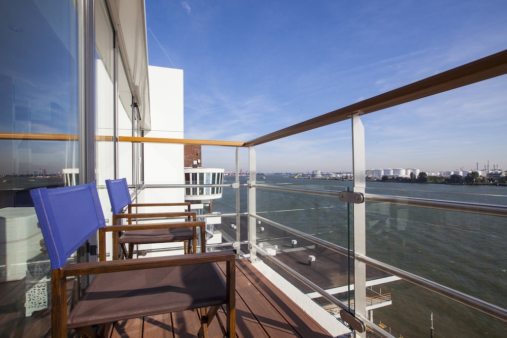 Suite, Balcony, River View (Captain) photo 2
