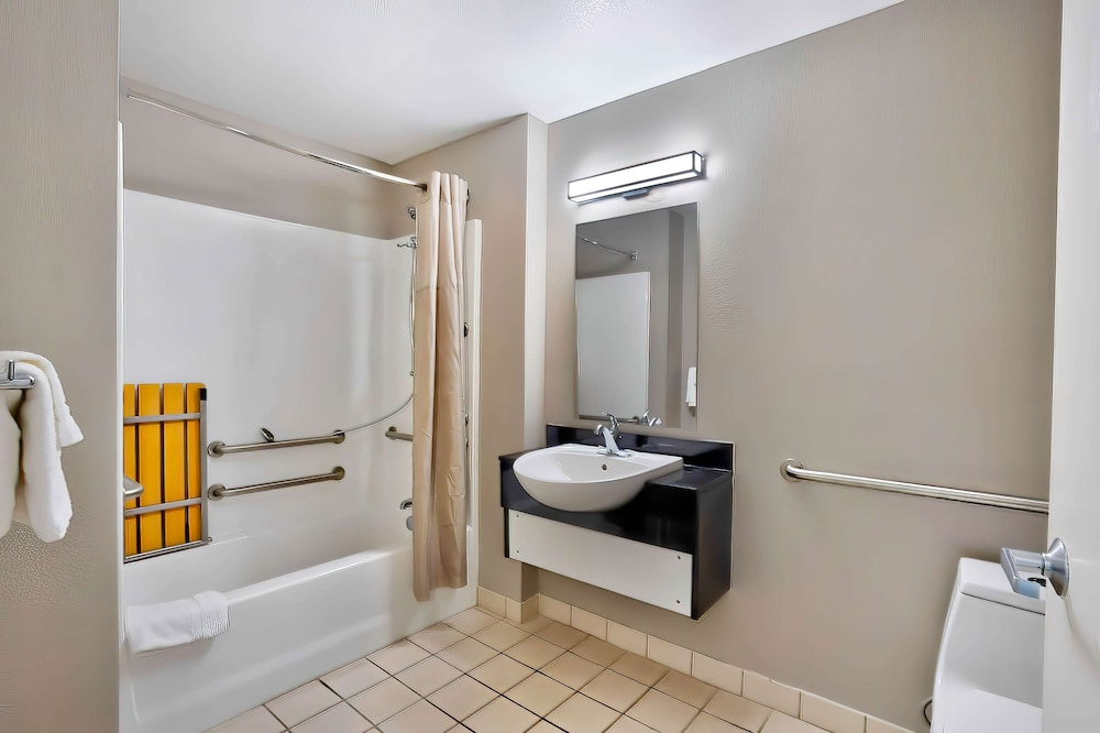 Standard Room, 1 King Bed, Non Smoking - Photo 7