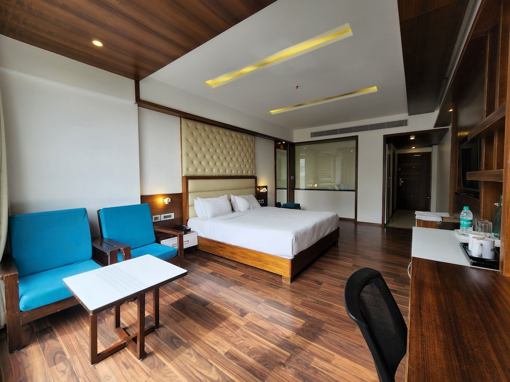 Club Room, 1 King Bed, Non Smoking photo 1