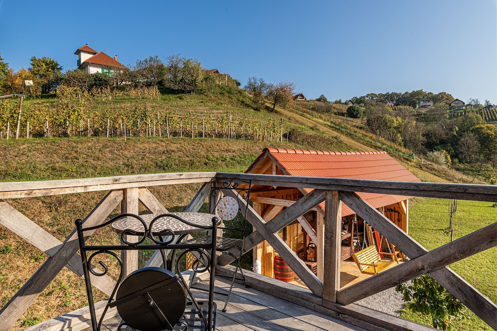 Family House, Multiple Bedrooms, Mountainside (Vineyard Cottage Grajska Kašča) photo 2