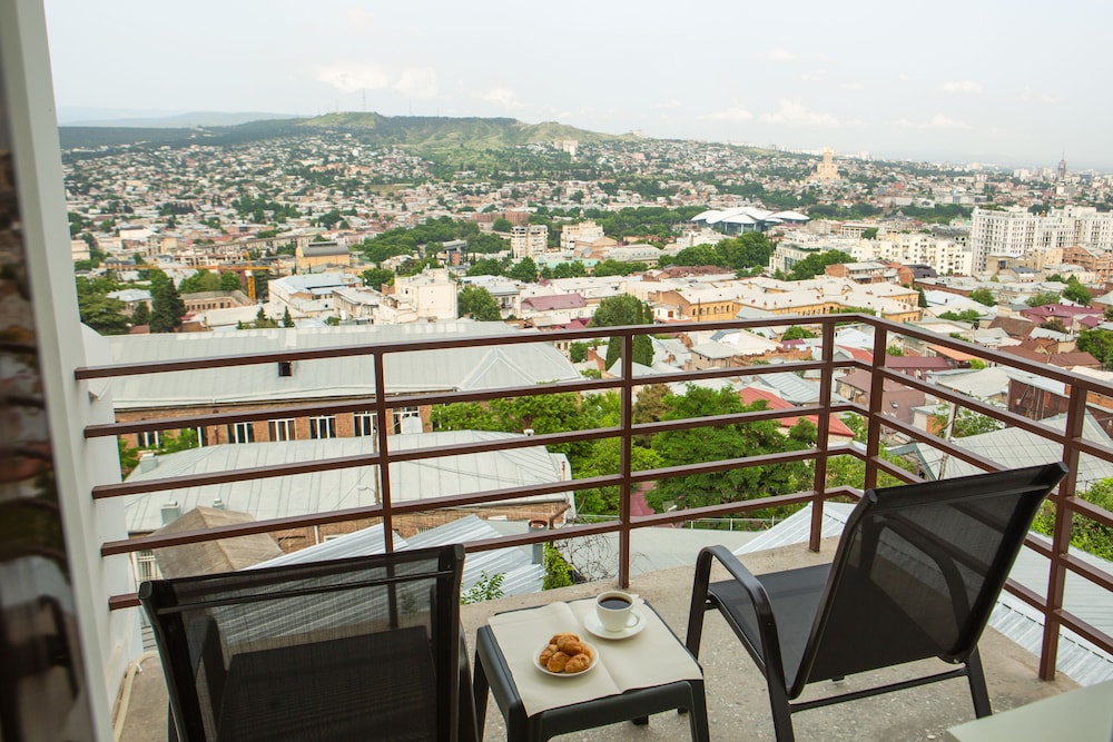 Standard Double Room, City View - Photo 6