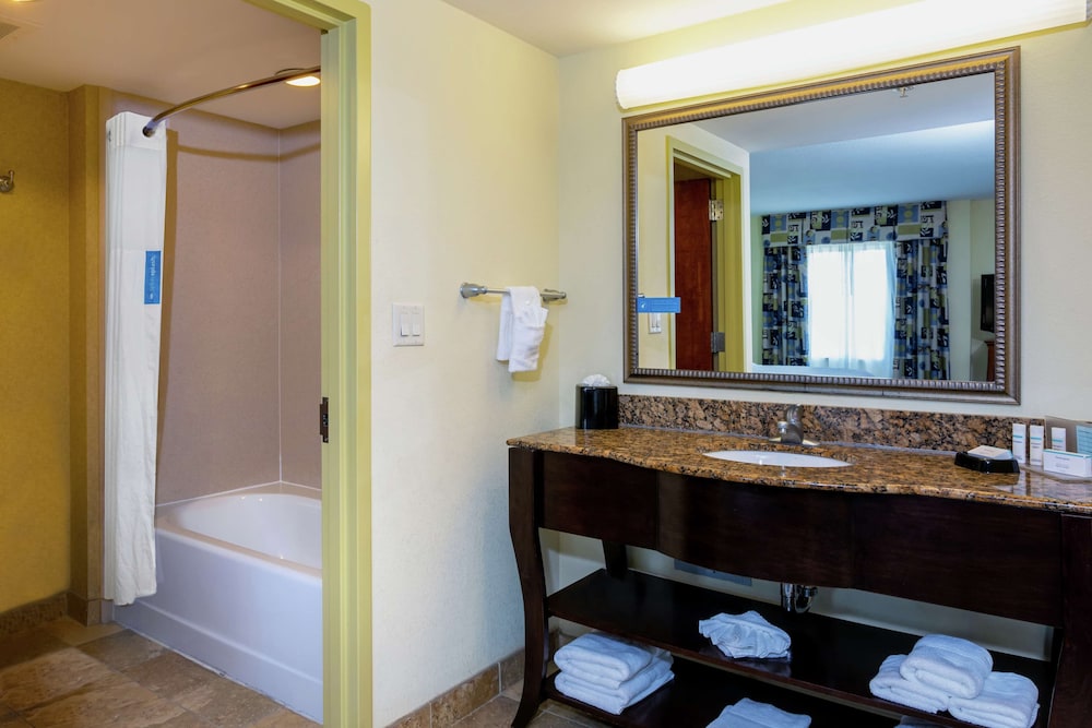Room, 2 Queen Beds, Accessible, Bathtub (Mobility & Hearing) - Photo 3