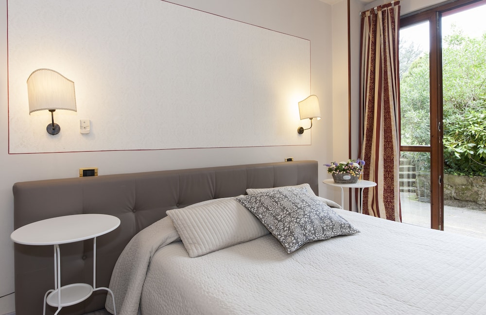 Classic Double or Twin Room, Balcony - Photo 4