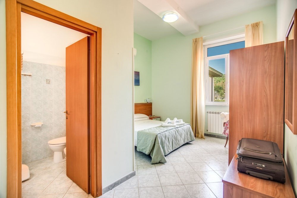 Standard Double or Twin Room, Sea View - Photo 3