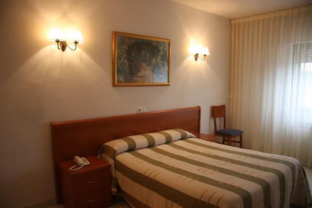 Standard Double Room - Photo 9