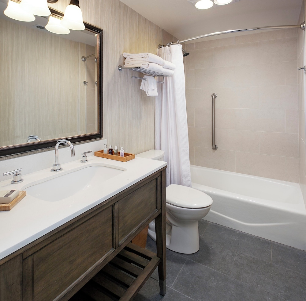 Suite, 1 King Bed, Fireplace, Garden View - Photo 6