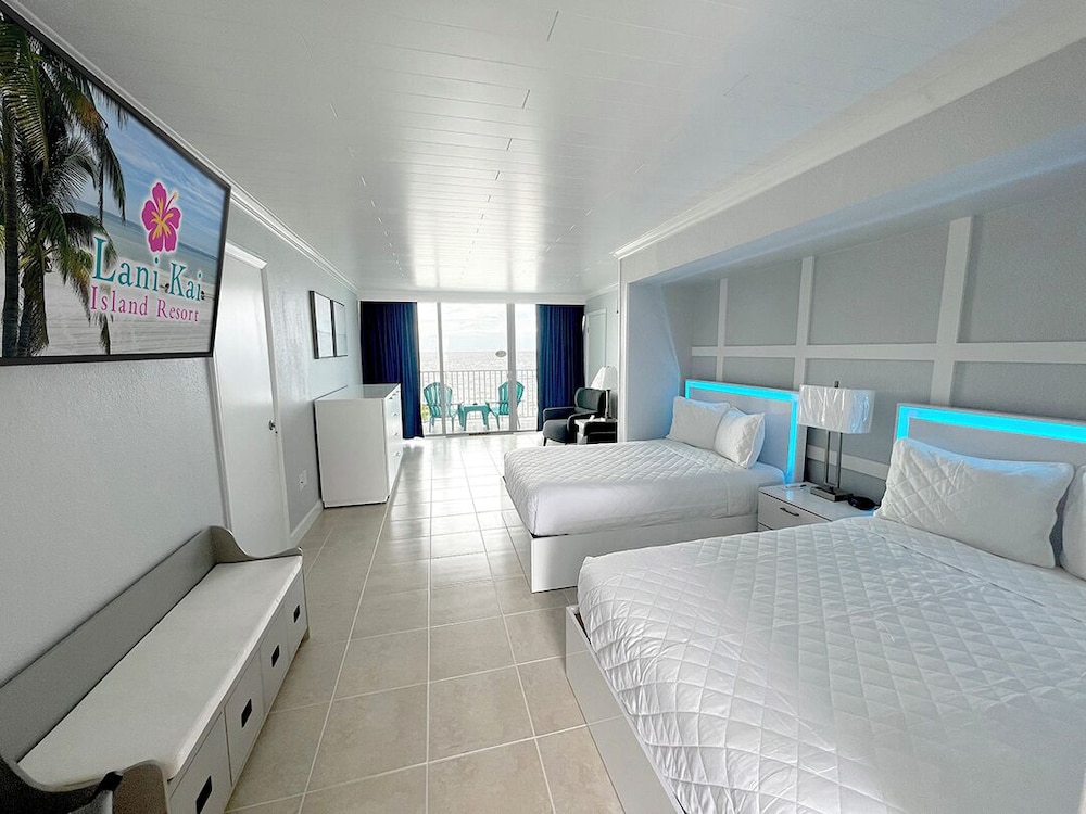 Standard Beachfront, Balcony, Two Doubles