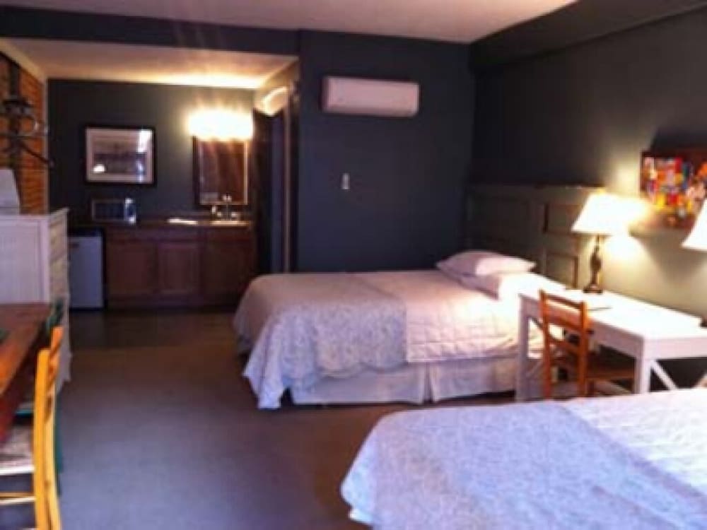 Double Room, Ensuite (Double Queen Guest Room) photo 2